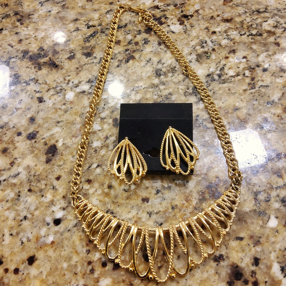 Gold Tone Earring and Necklace Set